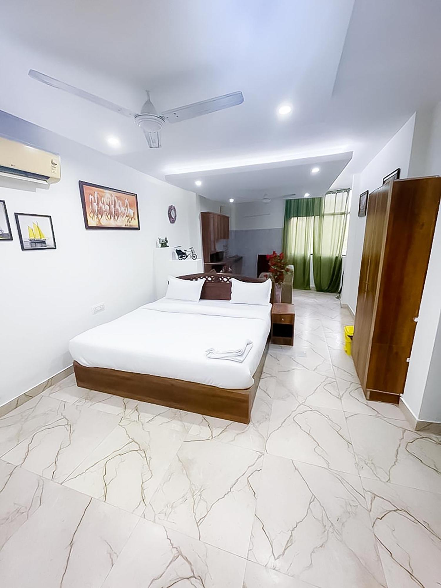 Couple Friendly In Hauz Khas Couette-café *